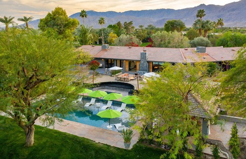 Palm Springs Cottage | Paradiso by Avantstay Pool, Lake, Fire Pit, & Billiards Room Elegant, Secluded Estate