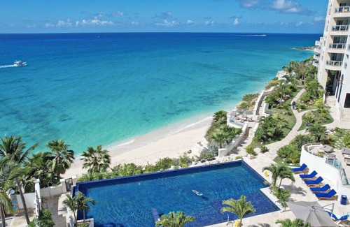Maho Condo | ☀️⛱️ Paradiso by IRE Vacations - Luxury 2 Bedroom Condo Steps to the Beach!
