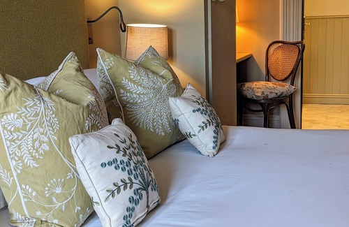 Crynant Bed & Breakfast | Parc Le Breos House