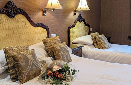 Crynant Bed & Breakfast | Parc Le Breos House