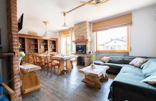 Casbeno Apartment | Parcheggio Privato - 5 minuti dal Lago di Varese