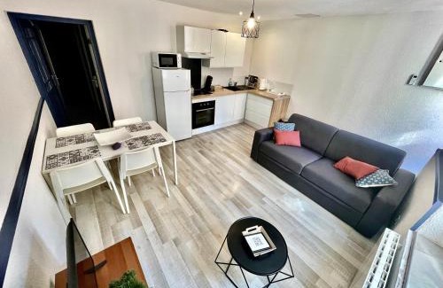 La Celle-sous-Gouzon Apartment | Parenthèse a Deux - T2 Cosy & Romantique - Cours intérieure - Patio - Clim - Proche de la cité médiévale