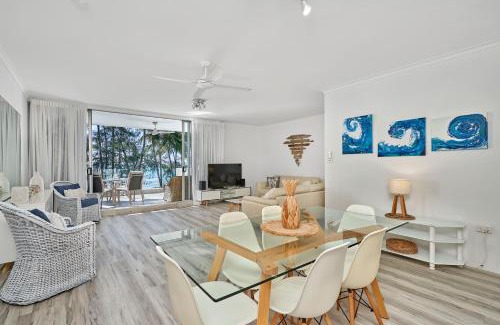 Palm Cove Apartment | Paringa Beachfront Apartment 7 with Ocean Views