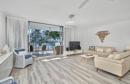 Palm Cove Apartment | Paringa Beachfront Apartment 7 with Ocean Views