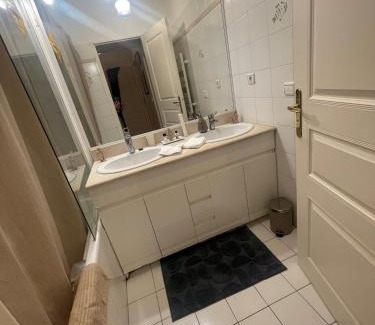 Meudon Apartment | Paris & Versailles at your feet! Shared room in nice house