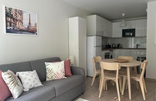 Montevrain Apartment | Parisian escape near Disney - Liz Appart