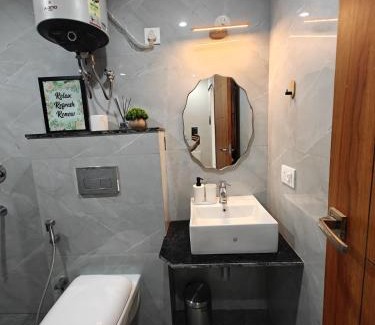 Vrindavan Apartment | Parivartan Vrindavan Luxury Stay