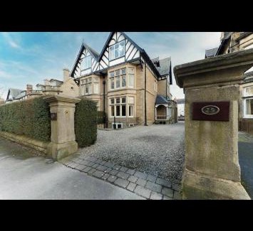 Harrogate House | Park drive the oval