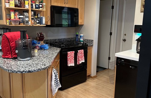 Lansing House | Park-like and sports bar - close to MSU