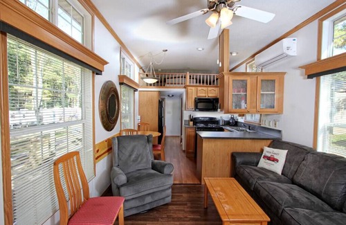 Centre Hall Cabin | Park Model 35 w/3 Beds