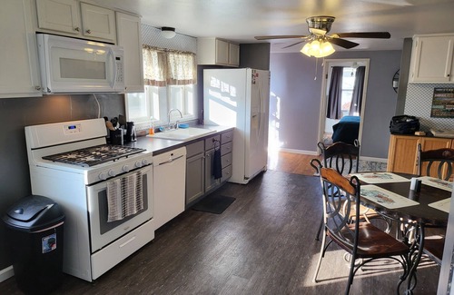 Olney House | Park Place-Quaint home nestled between parks and lakes