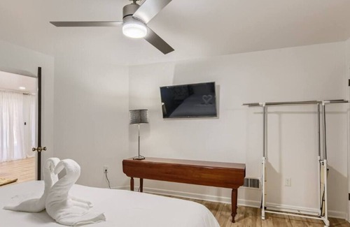Granite House | Park Retreat 2B2B with Office