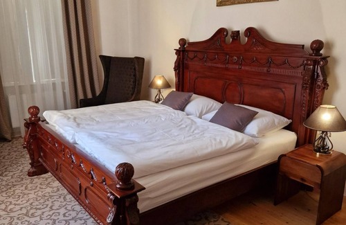 Burgau Bed & Breakfast | Park Suite, garden side - Palais Kneissl