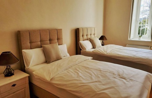 Burgau Bed & Breakfast | Park Suite, garden side - Palais Kneissl