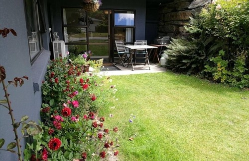 Arrowtown Apartment | Park to Mountains Apartment Arrowtown