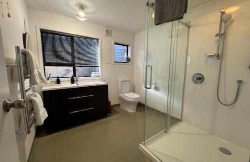 Arrowtown Apartment | Park to Mountains Apartment
