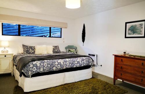 Arrowtown Apartment | Park to Mountains Apartment