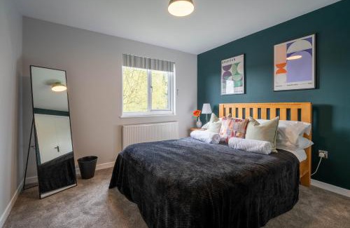 Salfords Apartment | Park View- 2 bed apartment close to East Surrey Hospital
