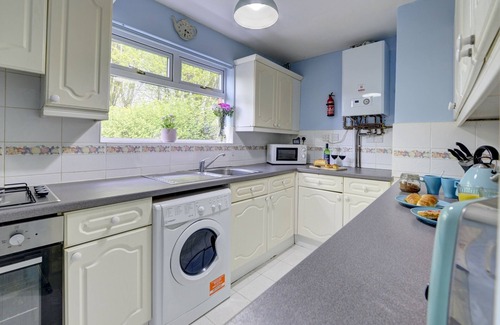 Warrington House | Park View - 4 bedrooms, sleeps 7 family members or 5 contractors