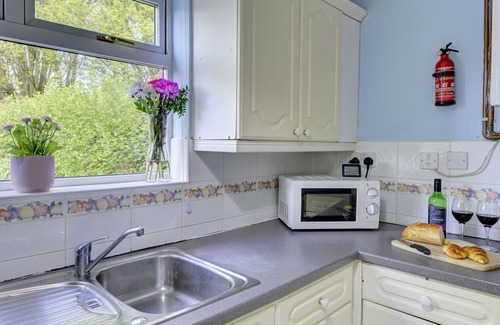 Warrington House | Park View - 4 bedrooms, sleeps 7 family members or 5 contractors