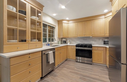 Vancouver House | PARK VIEW! 4Bed/2.5bath Vancouver Park Home with a Direct Backyard Park Access