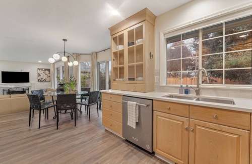 Vancouver House | PARK VIEW! 4Bed/2.5bath Vancouver Park Home with a Direct Backyard Park Access