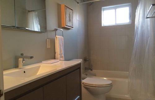 Hudson Apartment | Park View Apartment In the Heart of Hudson