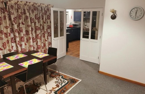 Burnside House | Park View house close 2 airport