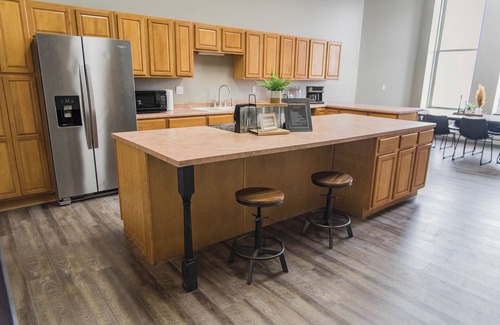 Quincy Apartment | Park View Loft - Downtown District.