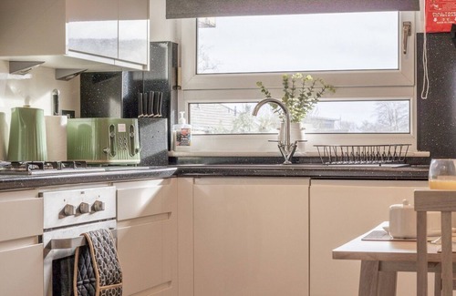 Motherwell Apartment | Park View-modern 2 bed apartment