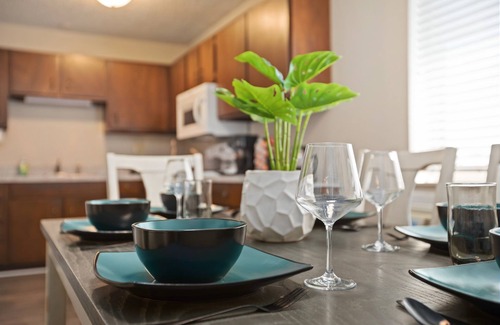 Windsor House | Park Views~Affordable Comfort~Walk to Downtown