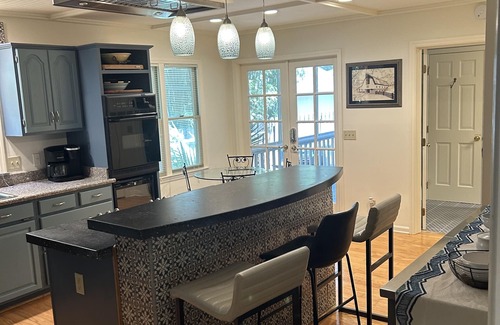 Saint Simons Island House | Park your car! Walking distance to everything.