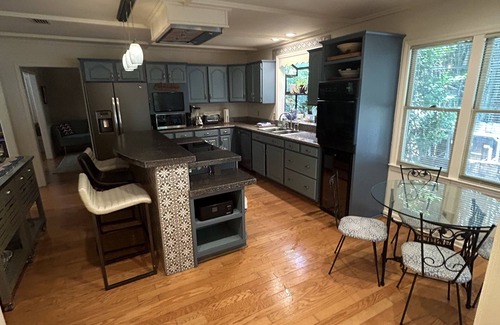 Saint Simons Island House | Park your car! Walking distance to everything.