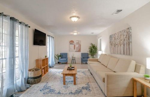 Mobile House | Parkhill Place- Mins from University of South AL