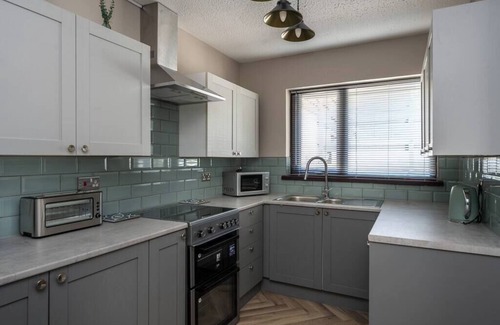 Llandarcy Apartment | Parking, Garden, Stunning Views