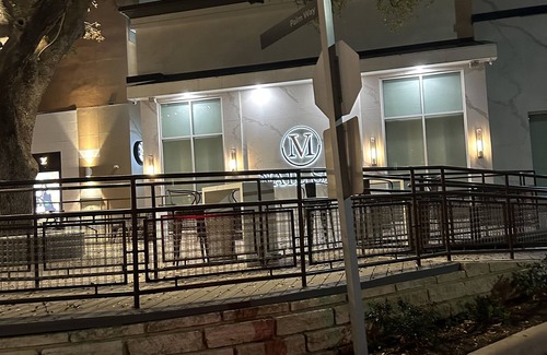 North Burnet Apartment | Parking, Tesla E-Charge, Remote Work area, Shopping, Restaurants, Nightlife
