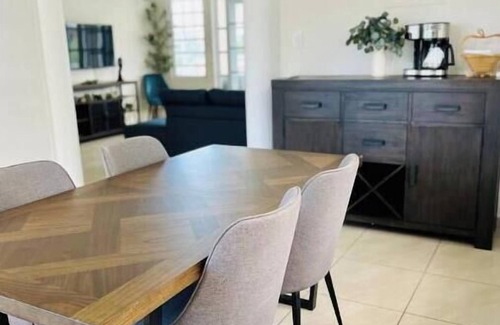 Voladoras House | Parking & Wi-Fi, Whole House AirC Units