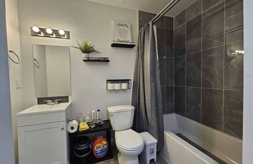 Southwest Edmonton House | Parkside Basement Suite/Netflix, Amazon Prime & Disney