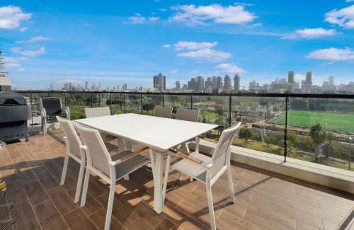 Tel Aviv Apartment | Parkside Luxe with Skyline Views