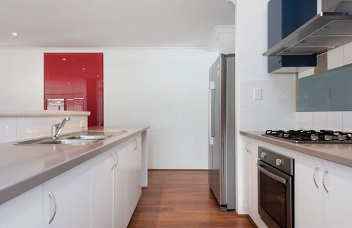 Aubin Grove House | Parkside Pool Home in Aubin Grove