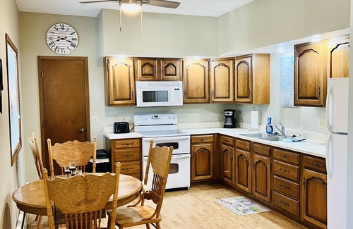 Williamsburg Apartment | Parkview Apartment