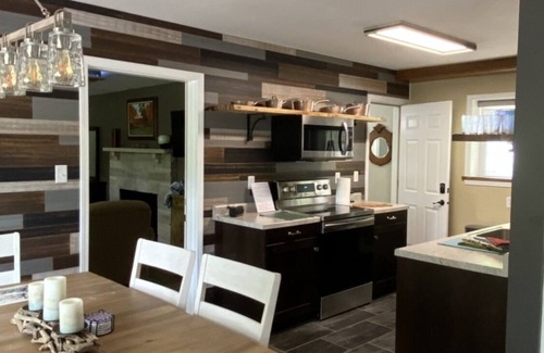 Patricksburg House | Parkview Family Suite at Cataract Falls