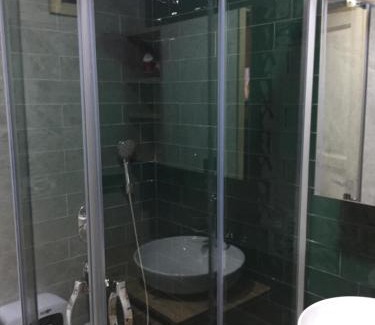 Cayirduzu Ski Chalet | Parla dağ evi kırmızı oda