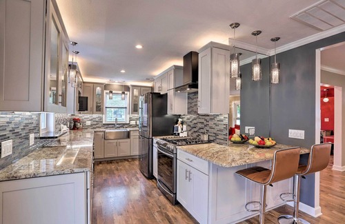 Parma Heights House | Parma Heights Home w/Private Yard & Pergola