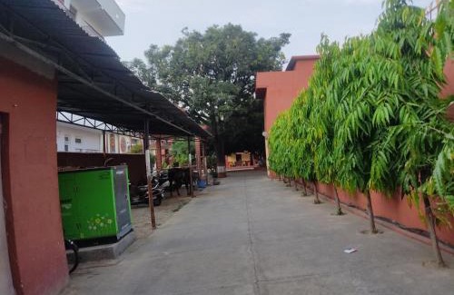 Mayapur Apartment | Parmarth gyan mandir by pandit ji stay