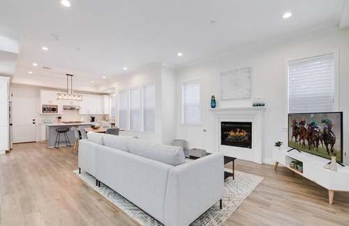 Lamanda Park House | Pasadena Home- Walking Dist. to Rose Bowl Parade