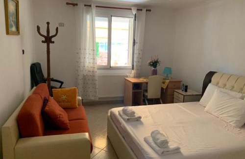 Mbrostar-Urë Apartment | Pasho's house