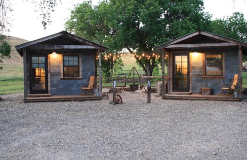 San Miguel Cabin | Paso Robles Ultimate Farm Stay! Country Oasis! Very Unique!