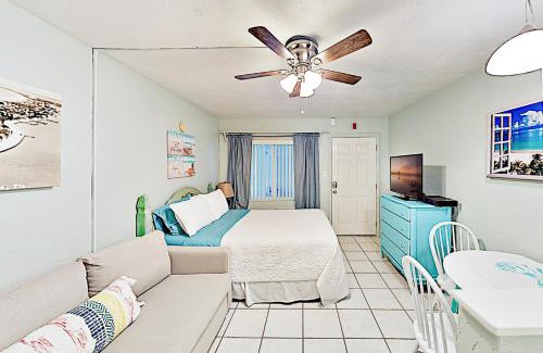 Pass-a-Grille Historic District Hotel | Pass-A-Grille Beach Retreat Unit 8