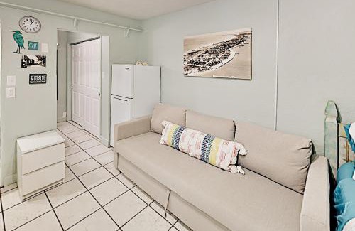 Pass-a-Grille Historic District Hotel | Pass-A-Grille Beach Retreat Unit 8